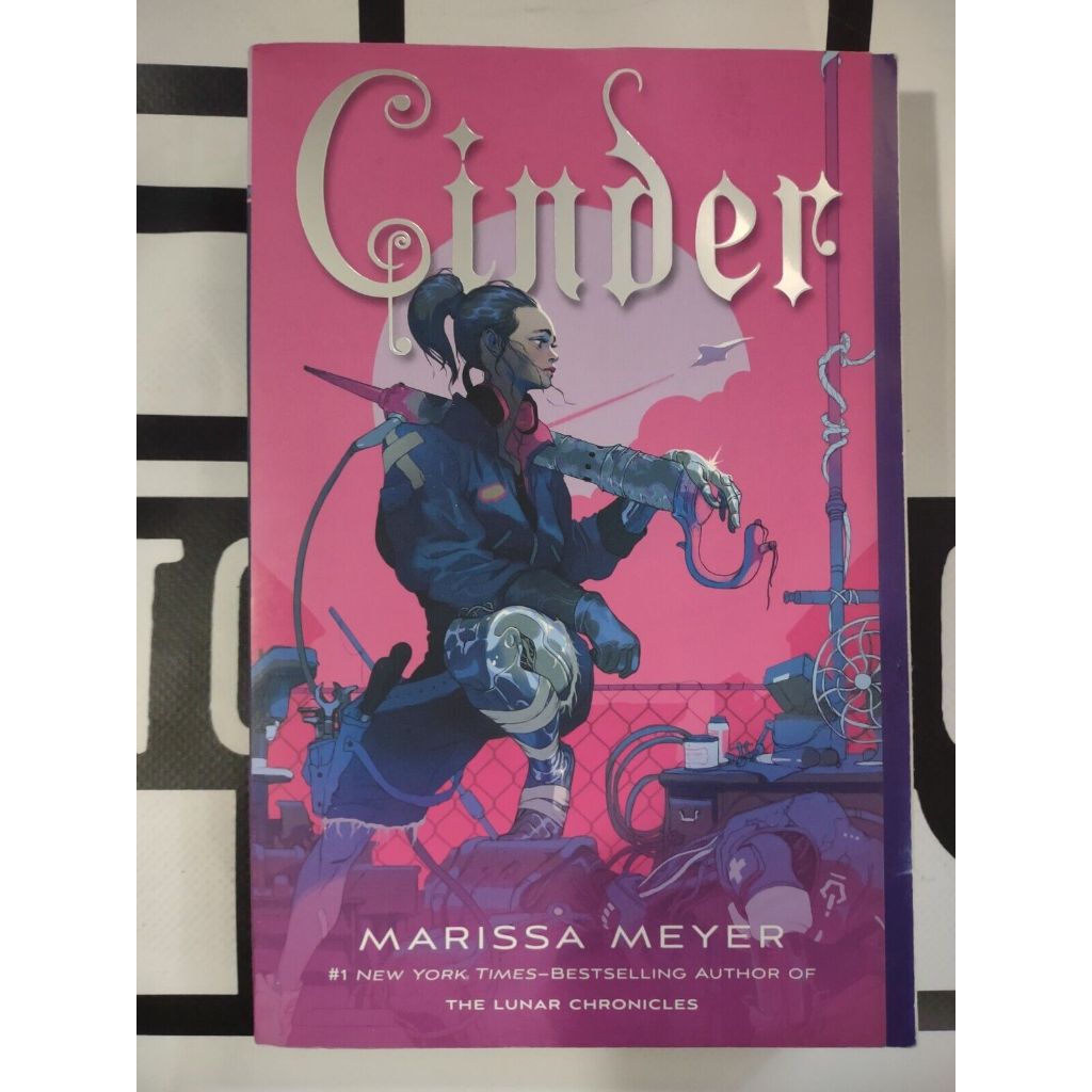 [ENGLISH] TK. THE LUNAR CHRONICLES SERIES #1 - CINDER