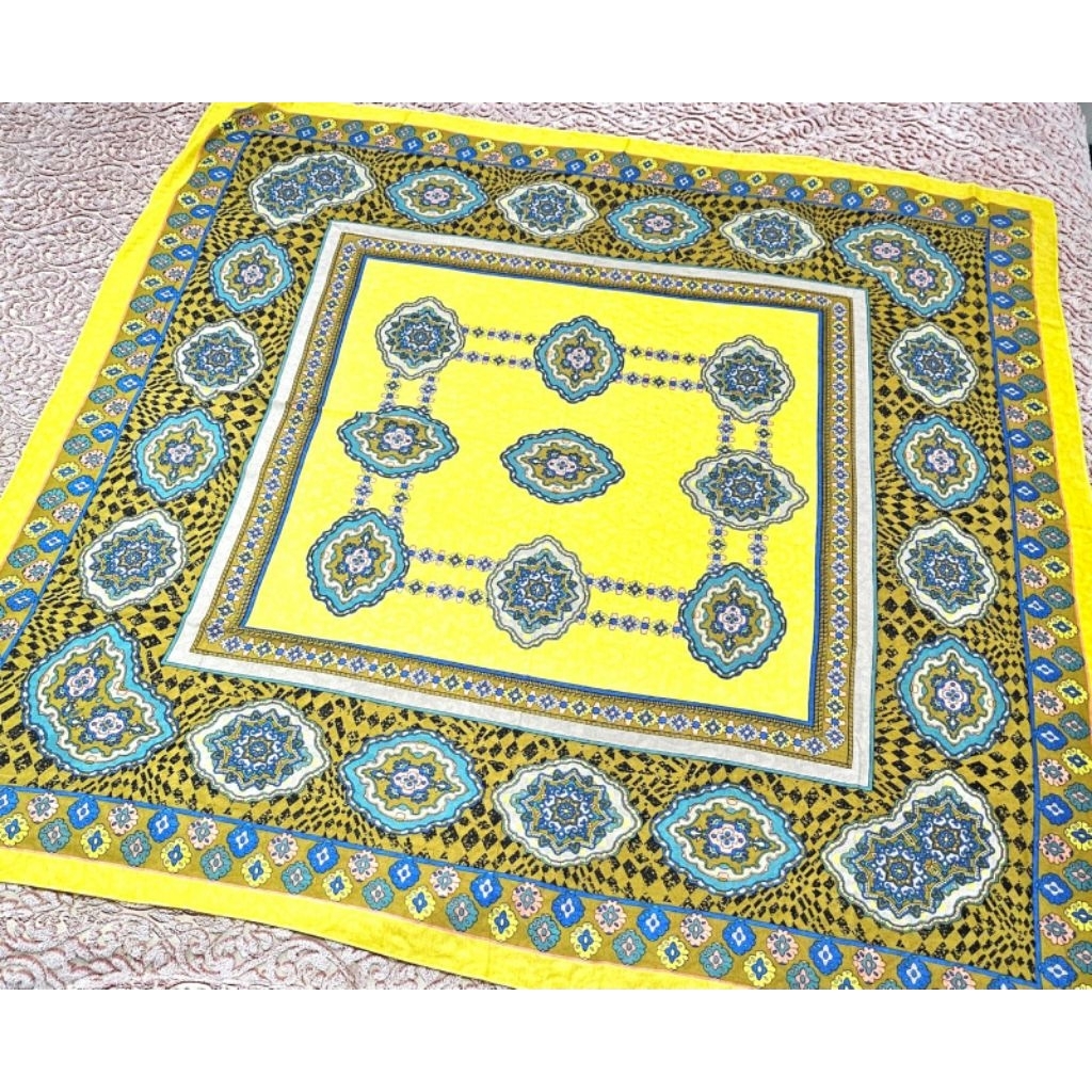 Hijab Kerudung Segi empat ZOYA kuning Motif etnic
