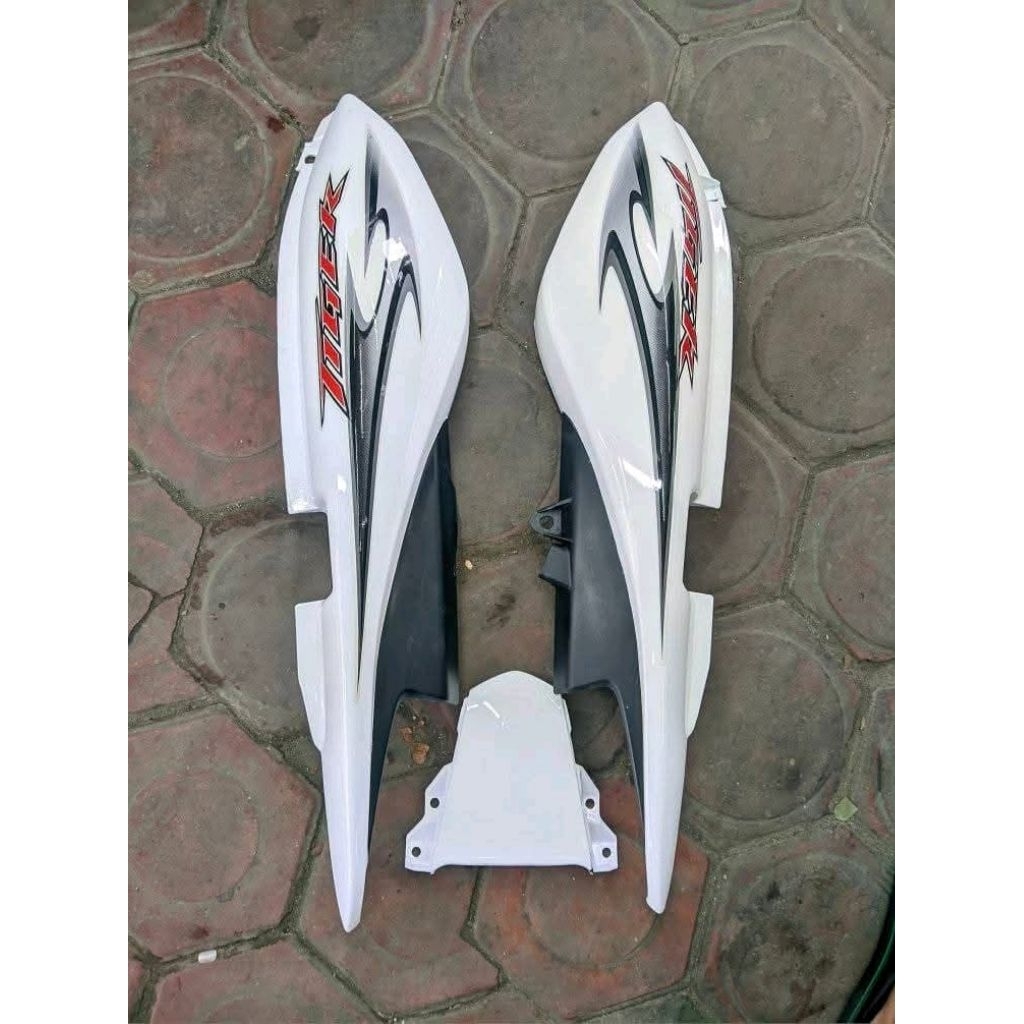 BOX COVER BODY TIGER REVO ALBINO ORI REPAINT BARU