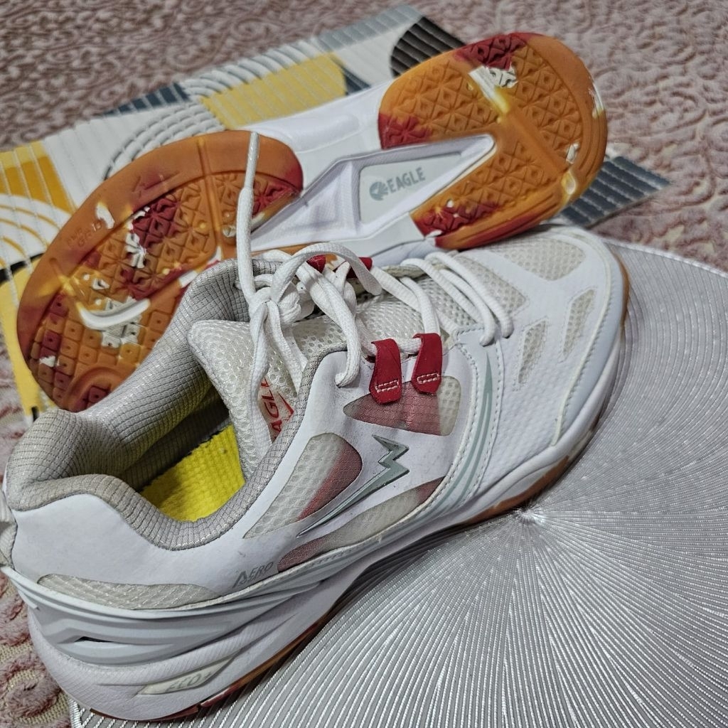 Sepatu Batminton EAGLE 43 Putih
