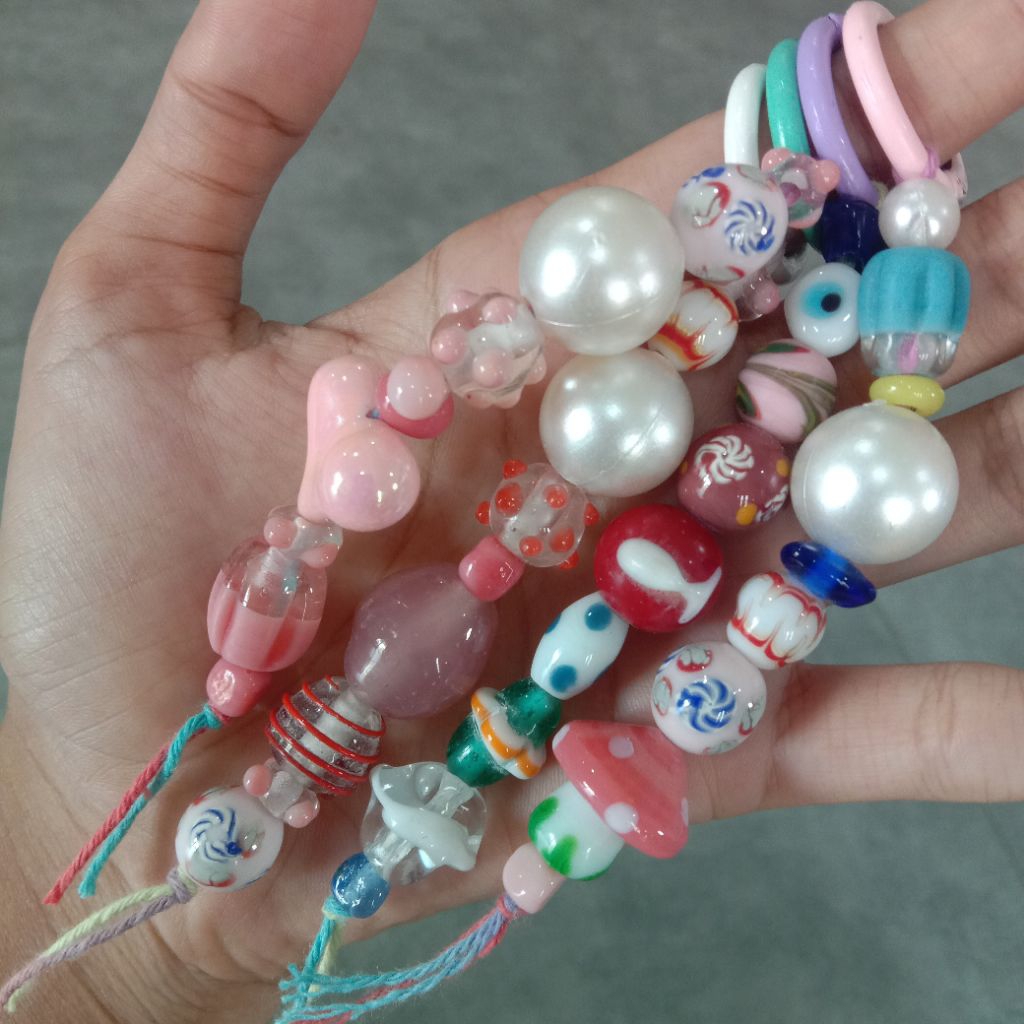 Gantungan HP/Gantungan tas/aksesoris murah/manik jombang/kerajinan tangan