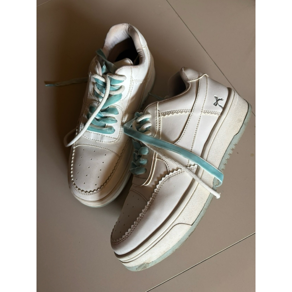 Preloved Kronikel Alice In Wonderland