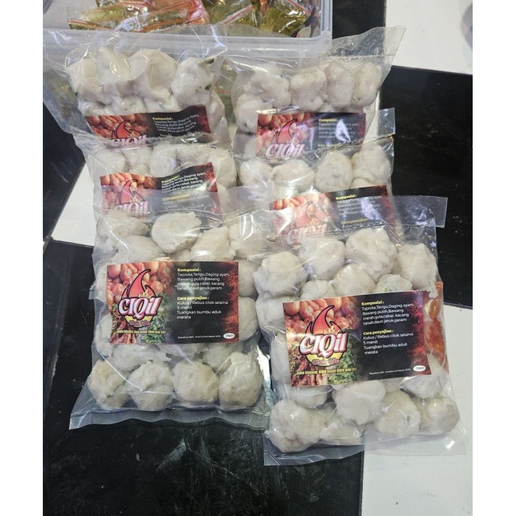 

Cilok Ayam Kriwil isi 20 pcs/3 Rasa sambal (sambal kacang,sambal bawang,sambal goang hijau)