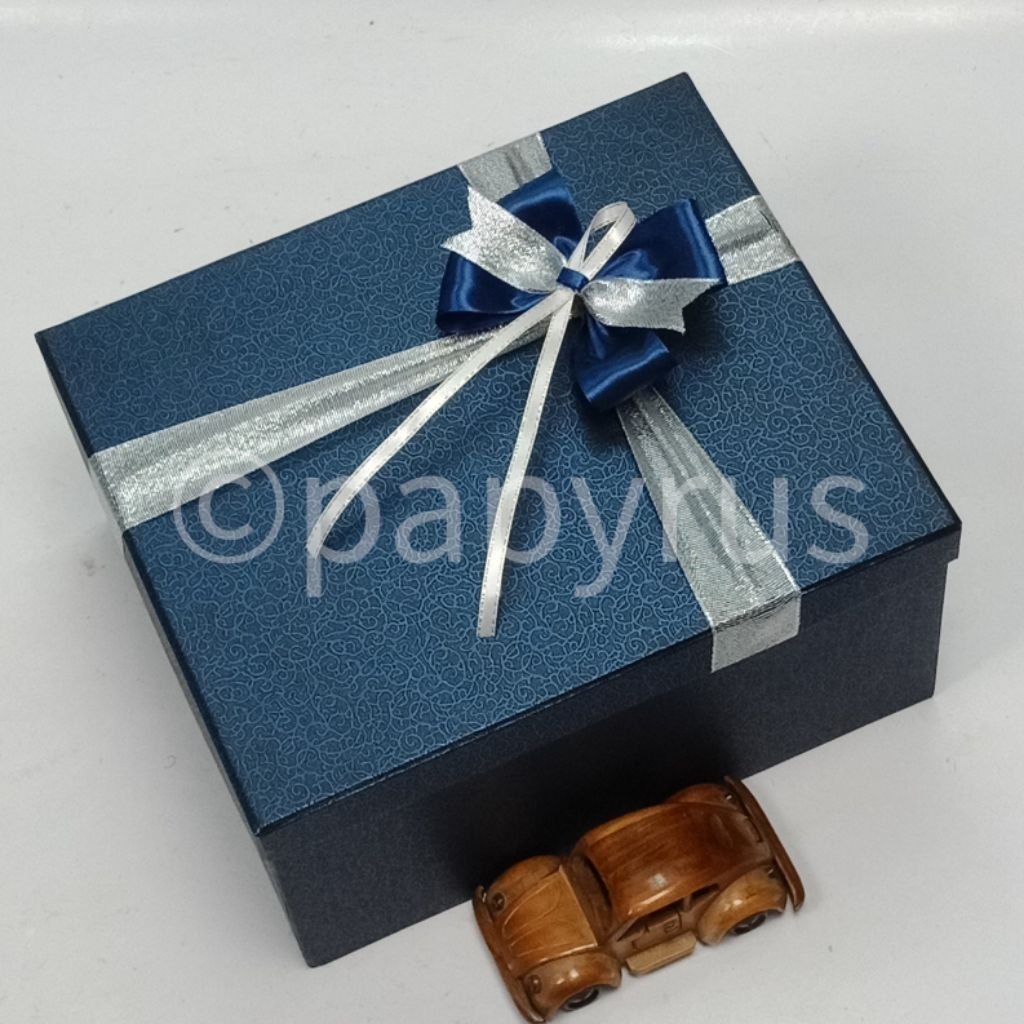 

PAPYRUS 25x30 Tinggi 15cm Kotak Kado Gift Box V2