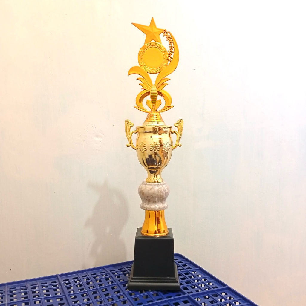 PIALA GUCI BUNGA MARMER GUCI Tinggi 48 cm