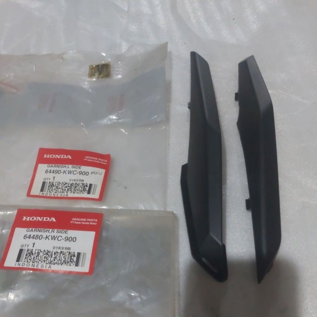 garnish set honda CS1 kanan kiri 64490-KWC-900 64480-KWC-900