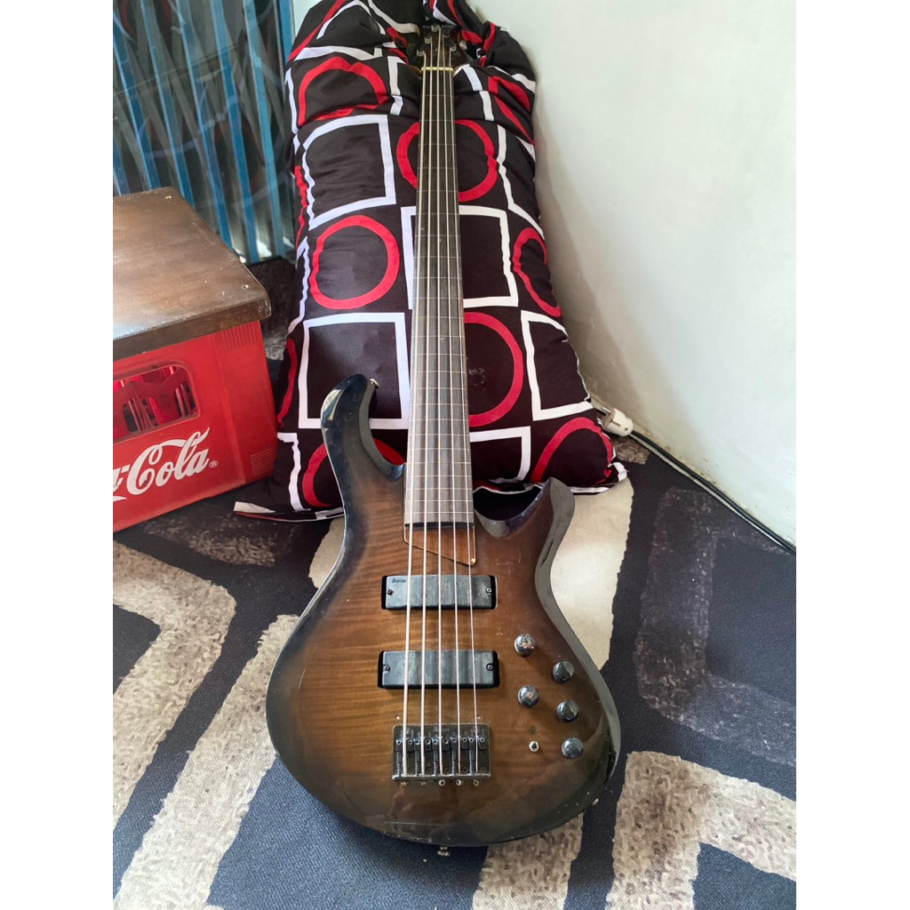 Bass Sire Marcus Miller M2 Fretles Rakitan