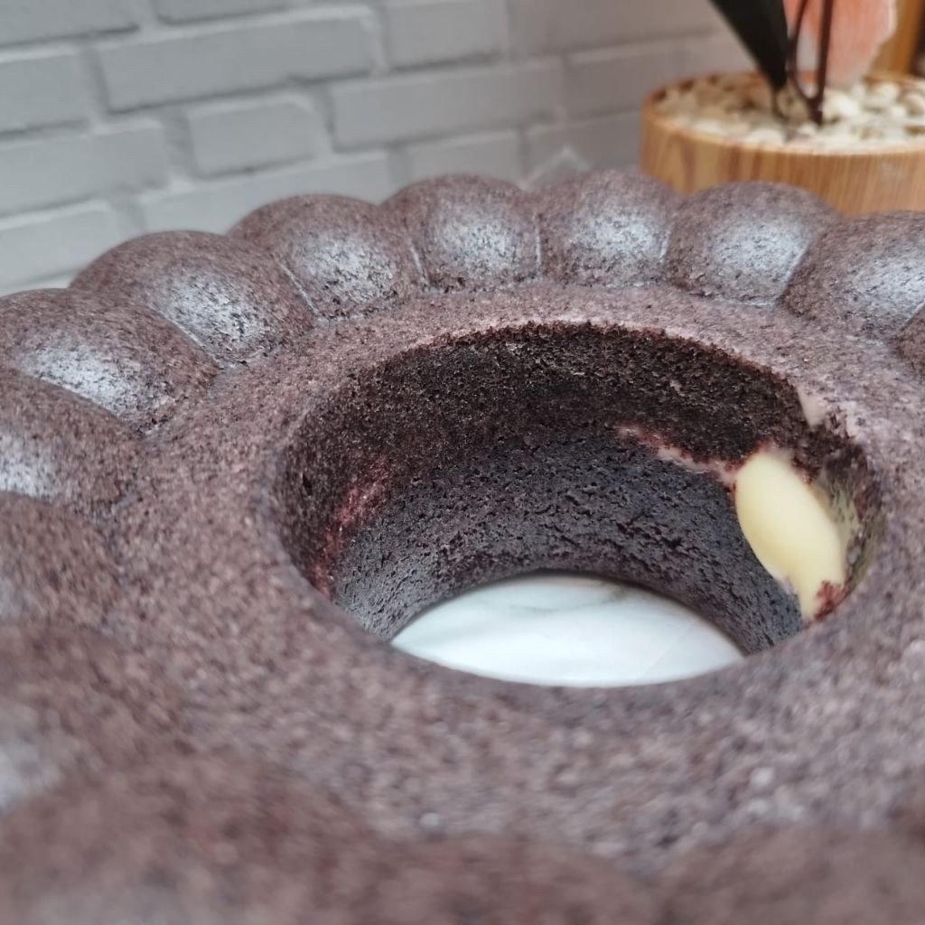 

Lovely Back - Bolu Ketan Hitam Viral Cream Cheese dan Original