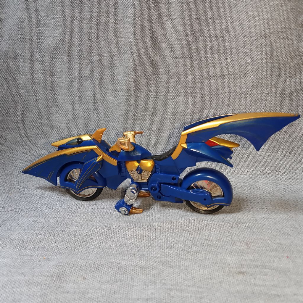 Bandai 2002 Dark Raider Kamen Rider Knight Survive (Kamen Rider Ryuki Series)