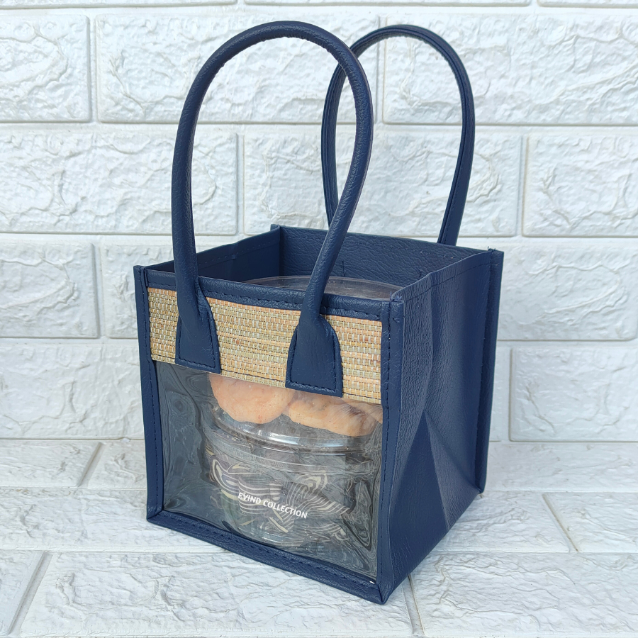 

Tas Parcel Mika Mendong (Navy Blue) Untuk 2 Toples Biggy Keranjang Hampers Mika Transparan Hari Raya