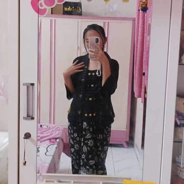 [PRELOVED] One Set Kebaya Mutiara Kutu Baru dan Rok Lilit