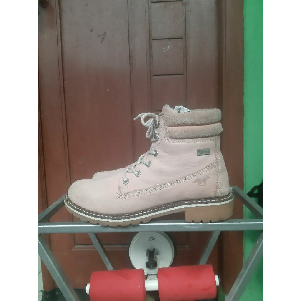 sepatu boots MUSTANG size 41