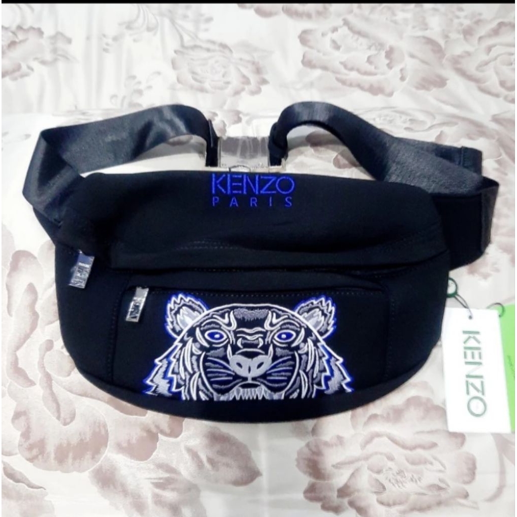 ( KENZO TIGER ) TAS SELEMPANG LOGO BORDIR PLAT PLATINUM ANTI KARAT NEW EDITION BLACK 100% ORIGINAL