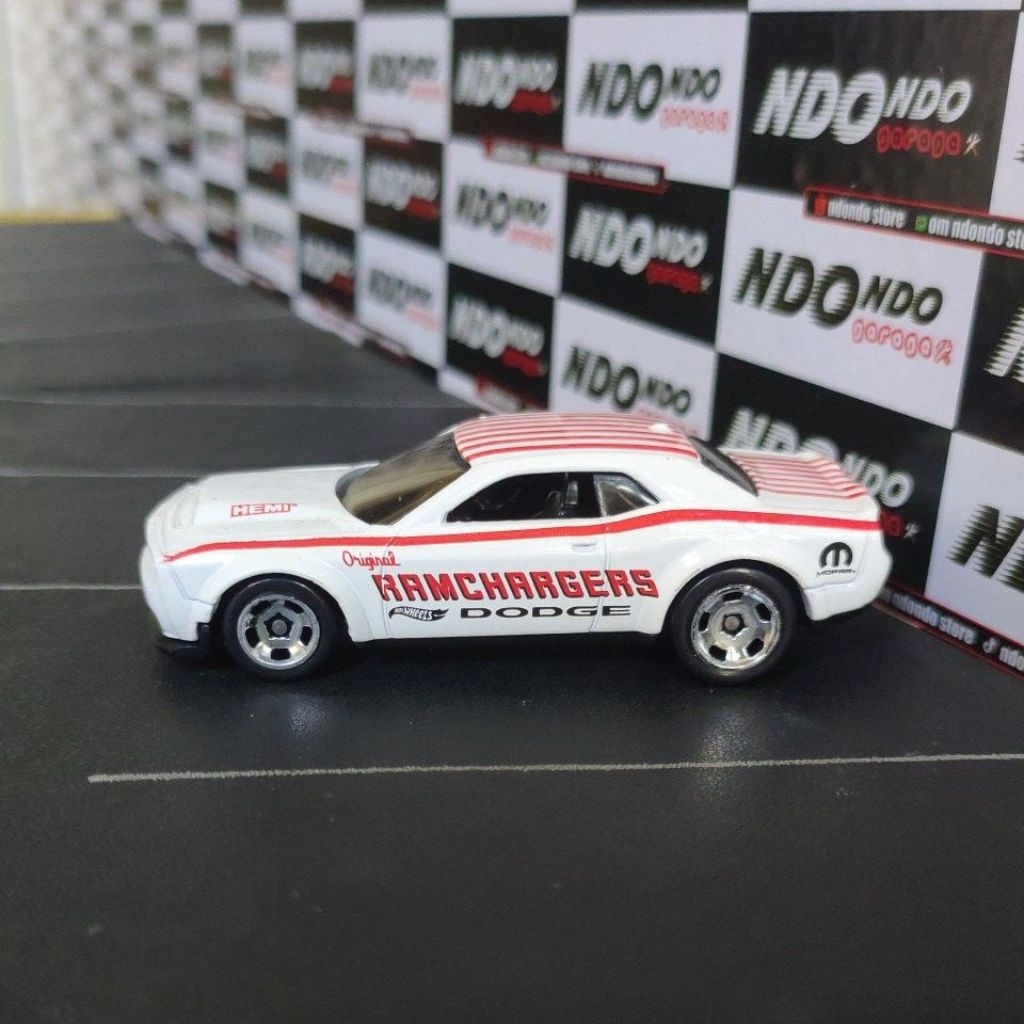 Hot Wheels '18 Dodge Challenger SRT Demon White 2nd Loose - 2022 HW Drag Strip.Hot Wheels '18 Dodge 