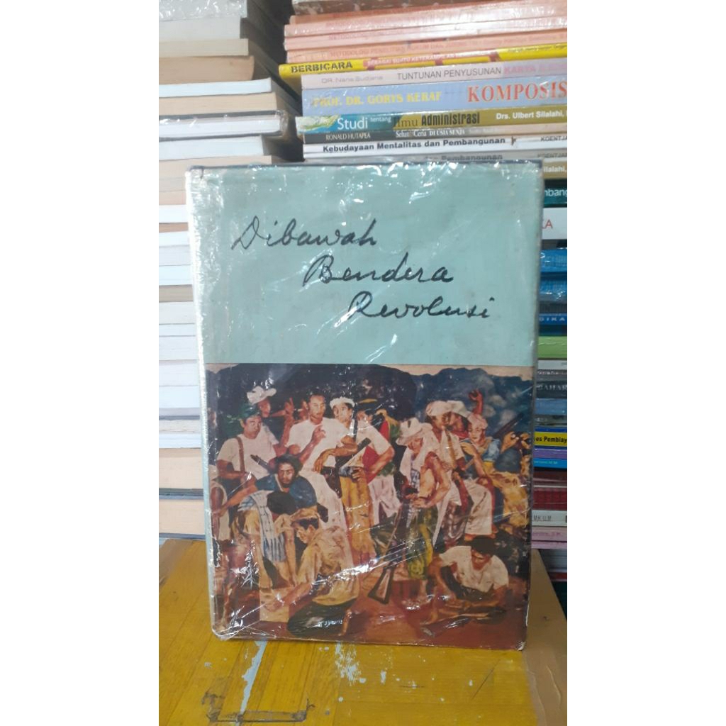 Di bawah bendera revolusi