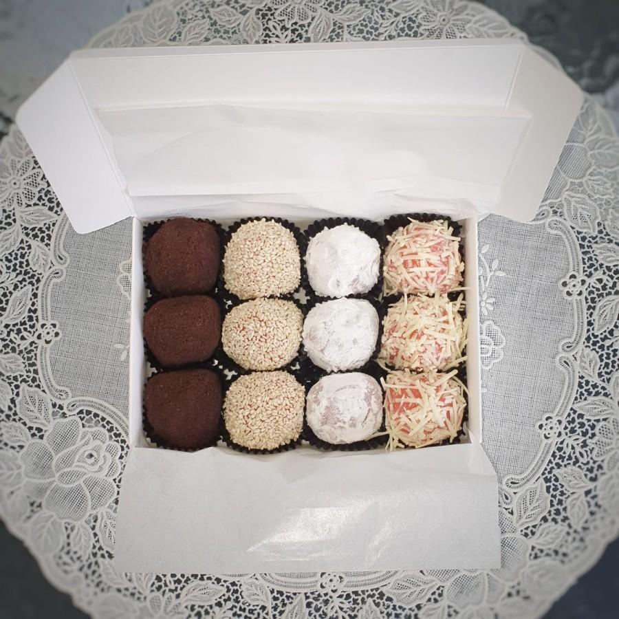 

Dus Kotak Polos Sekat 1 Pcs Kardus Kue Mochi Sekat 12 Model Sambung Box Cake Sekat White Box