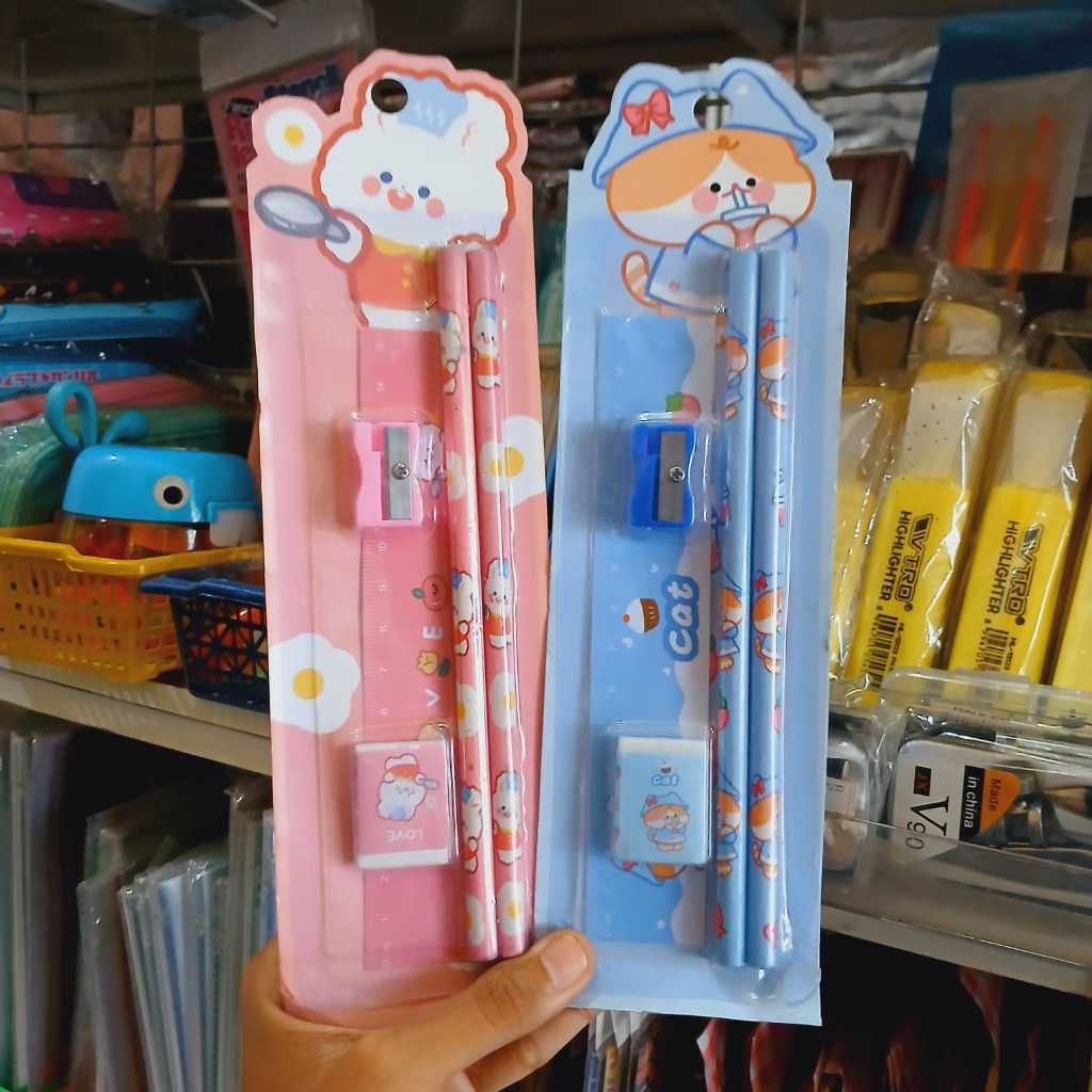 

1 set alat tulis/peralatan untuk menulis atau menggambar