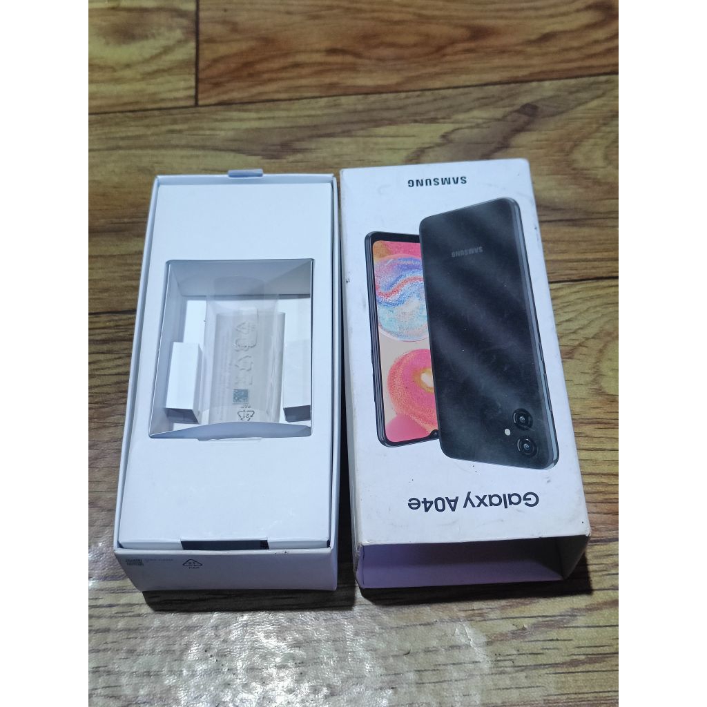 

KARDUS DUS BOX HP SAMSUNG A04E KONDISI SESUAI DI FOTO