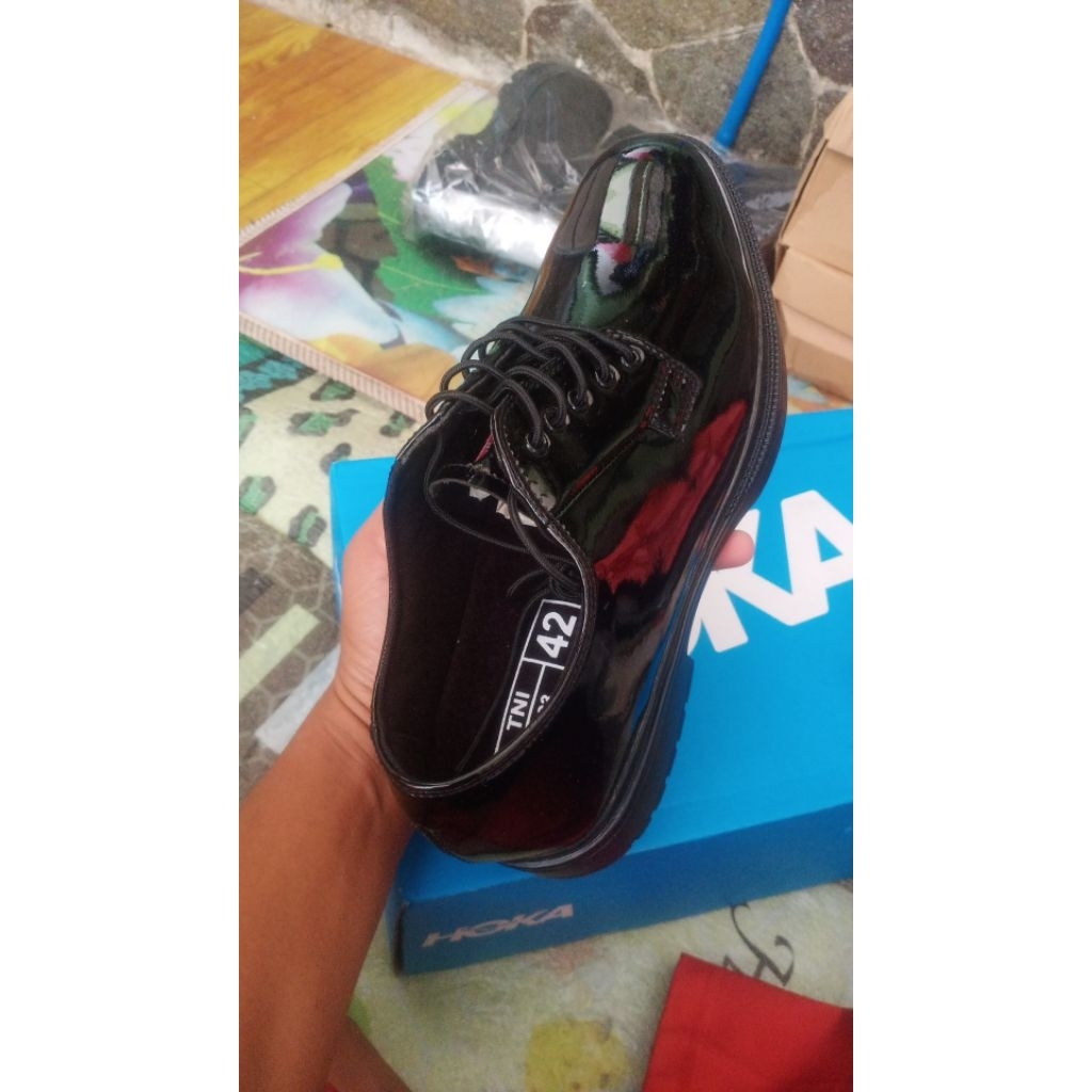 SEPATU PDH JATAH TNI