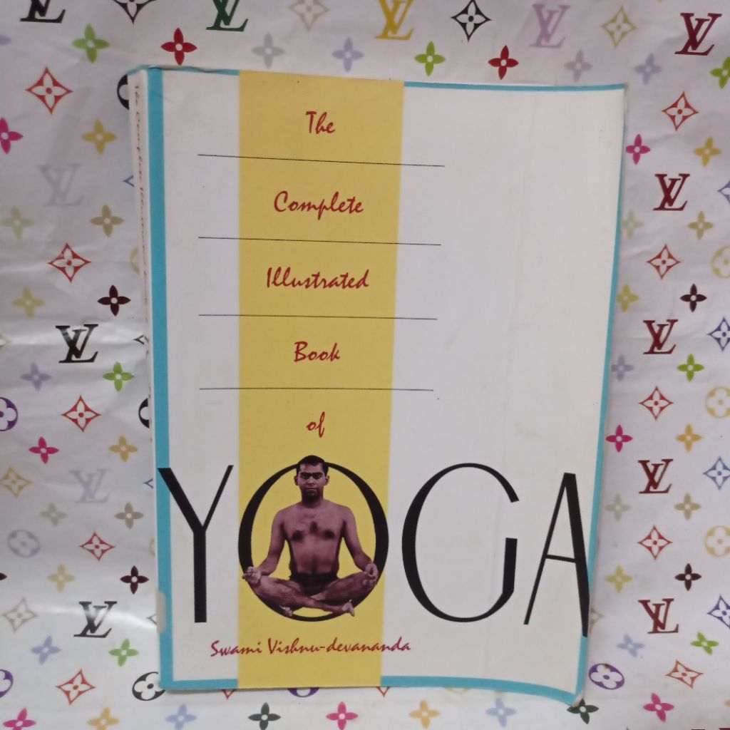 THE COMPLETE ILLUSTRATED BOOK OF YOGA