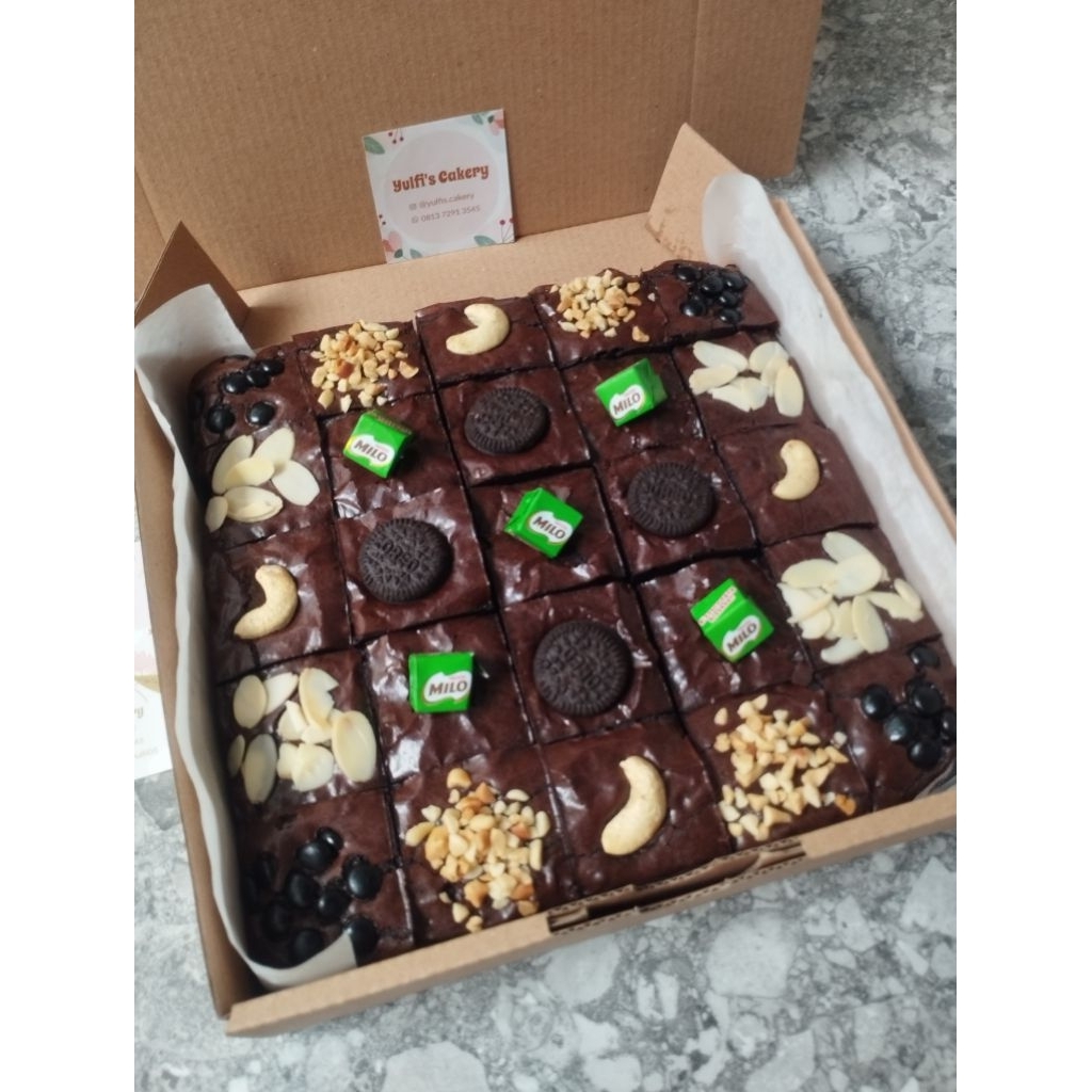 

Brownies Shiny Crust 20x20cm || Brownies Panggang || Camilan Nyoklat || Bandung