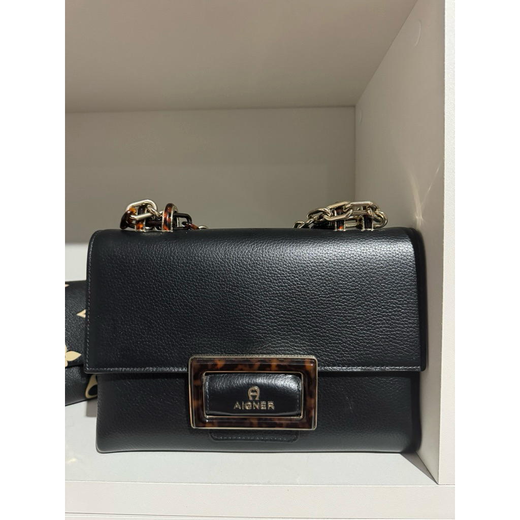 Preloved  Tas Aigner ori