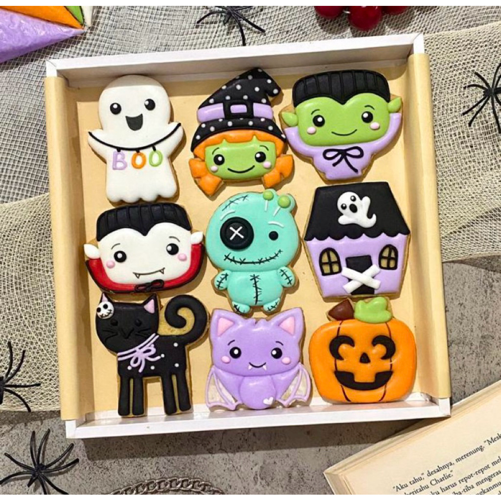 

1 BOX butter cookies dengan icing | kukis hias halloween character