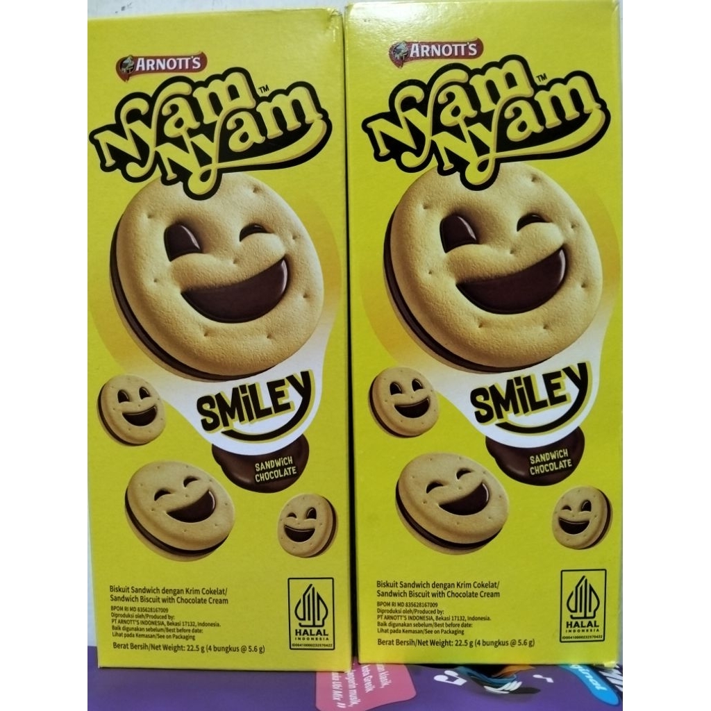 

Nyam-nyam smiley/biskuit sandwich dengan krim coklat (4 bungkus )