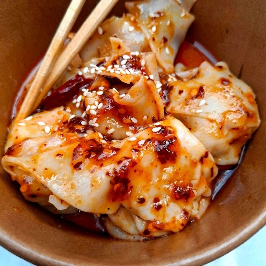 

Pangsit Wonton Chilli Oil isi 5pcs + Free Extra Chilli Oil