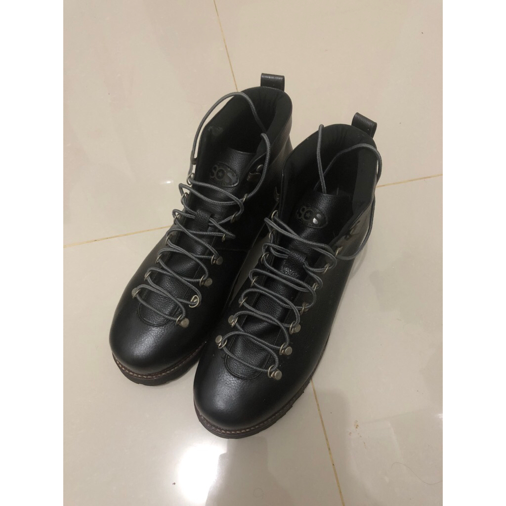 SOS Hiking Boots