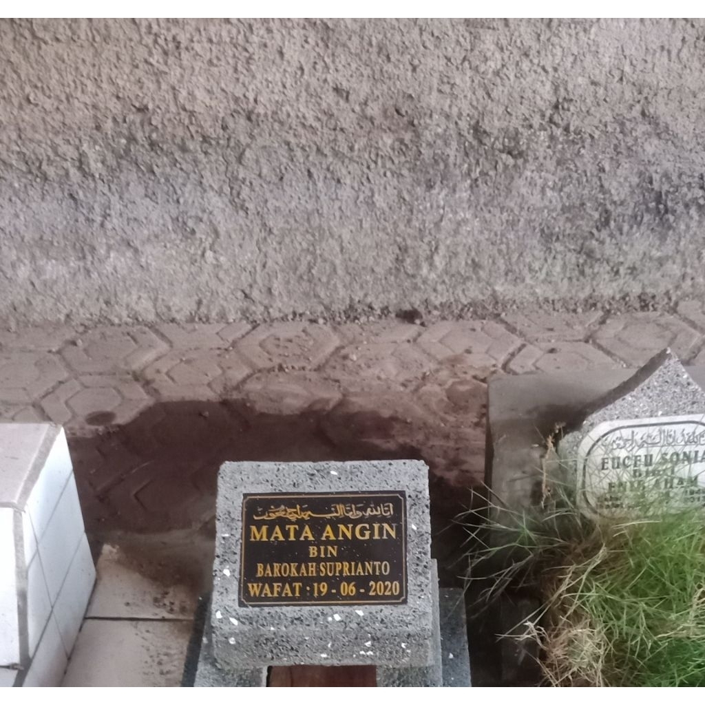 BATU NISAN BAYI / DUDUKAN BATU NISAN BAYI