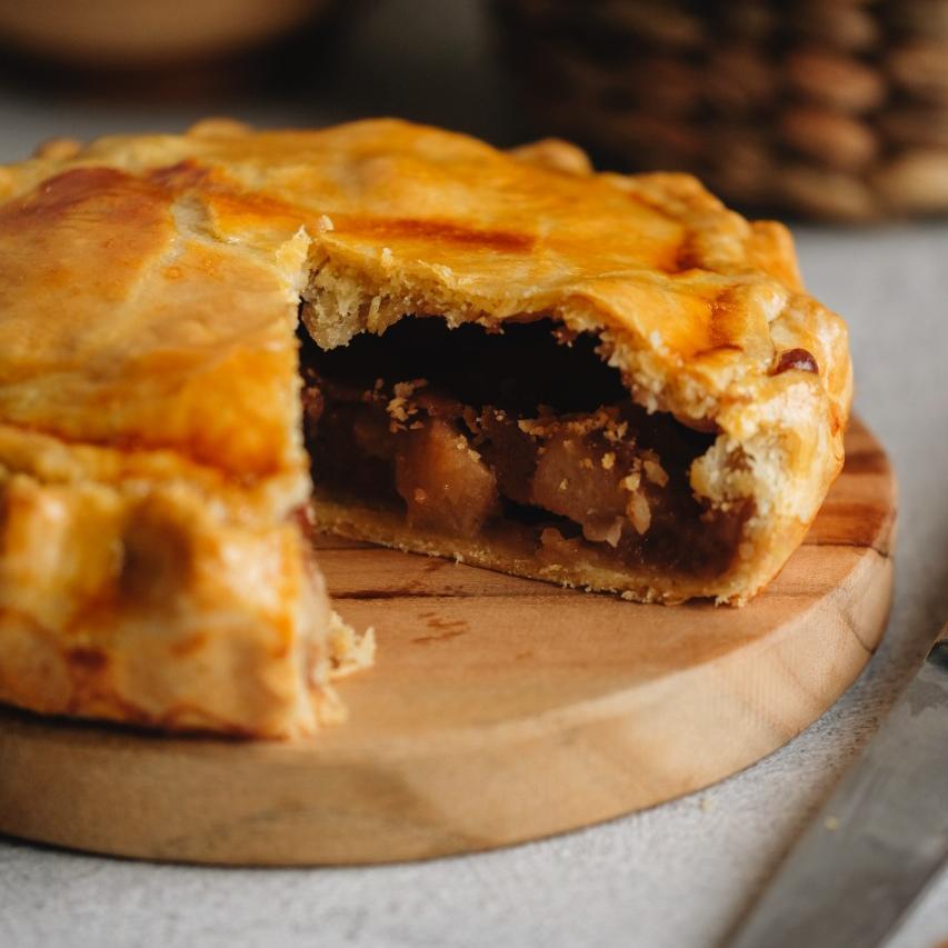 

Kudeka Classic Apple Pie KUDEKA kue pia apel oleh oleh makanan bandung