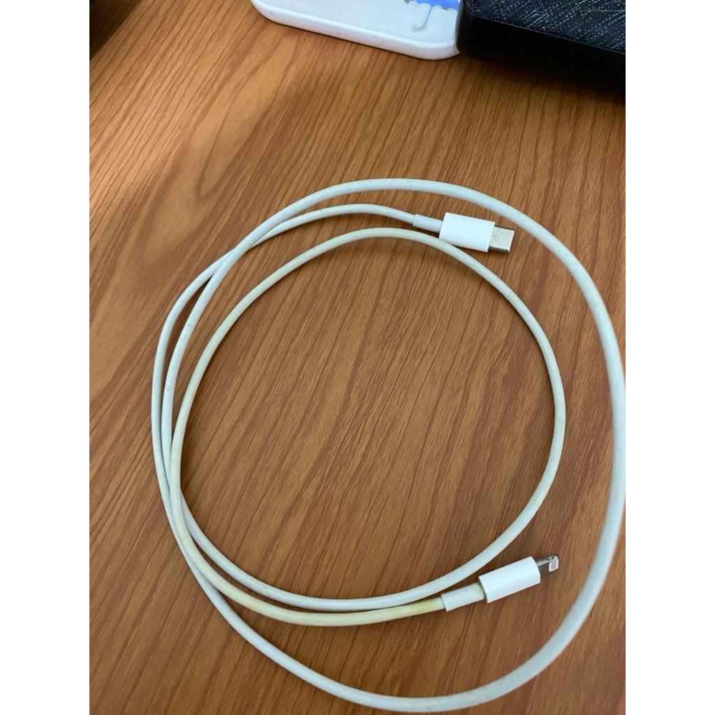 Preloved kabel data iPhone ori usb C to lighting