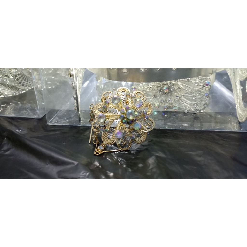 Bros bunga trap emas