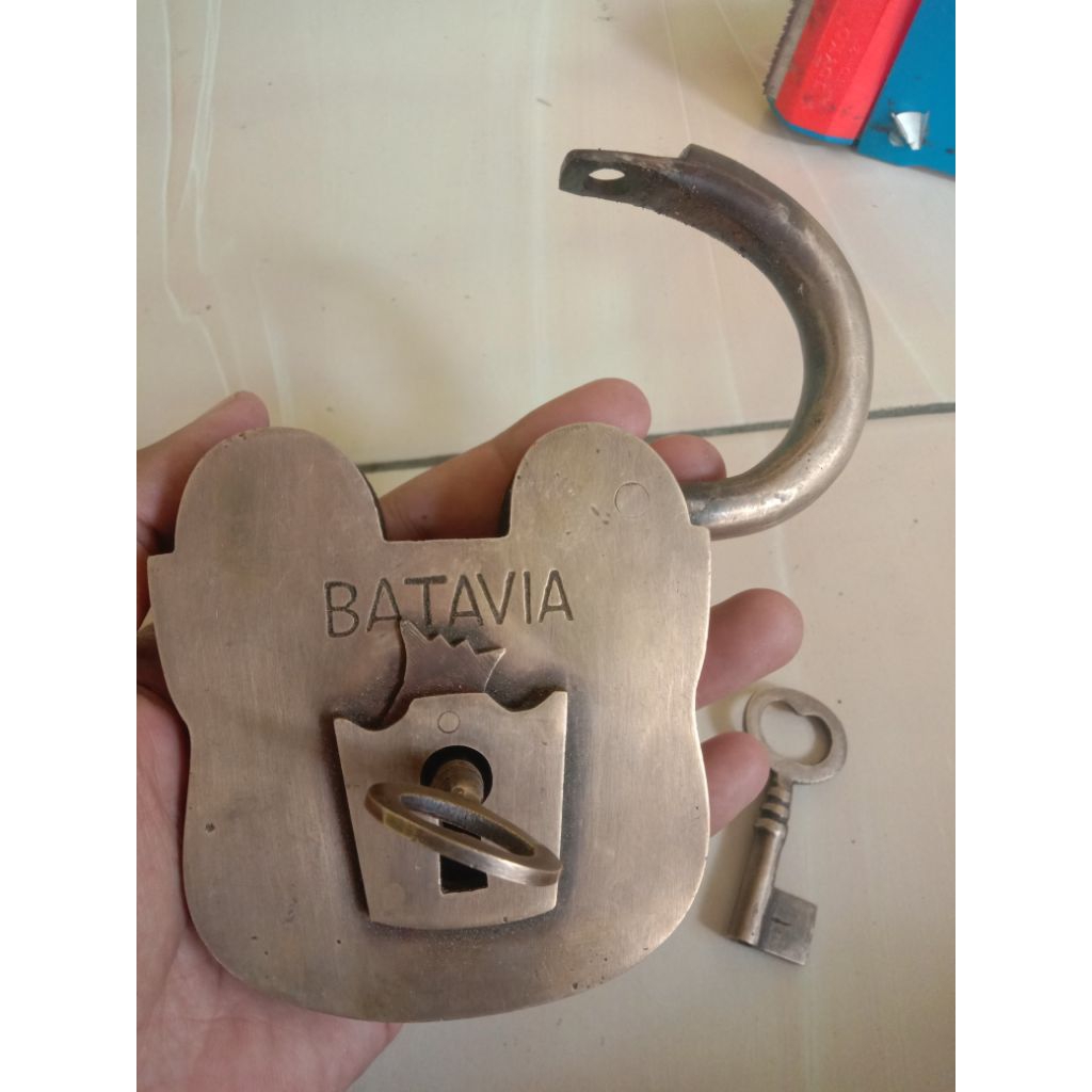 Gembok Kunci Kuningan BATAVIA Antik