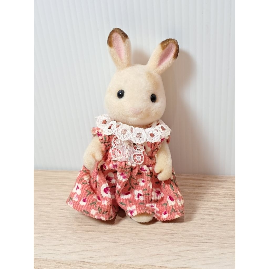 Sylvanian Families - Chocolate Rabbit Sister Baju Merah Bata Bunga Hand Gripped