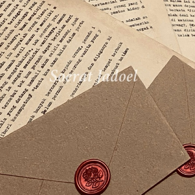 

Surat Cinta Vintage Estetik – Kertas & Amplop Retro + Segel Lilin Mawar (1 Set) Non custom
