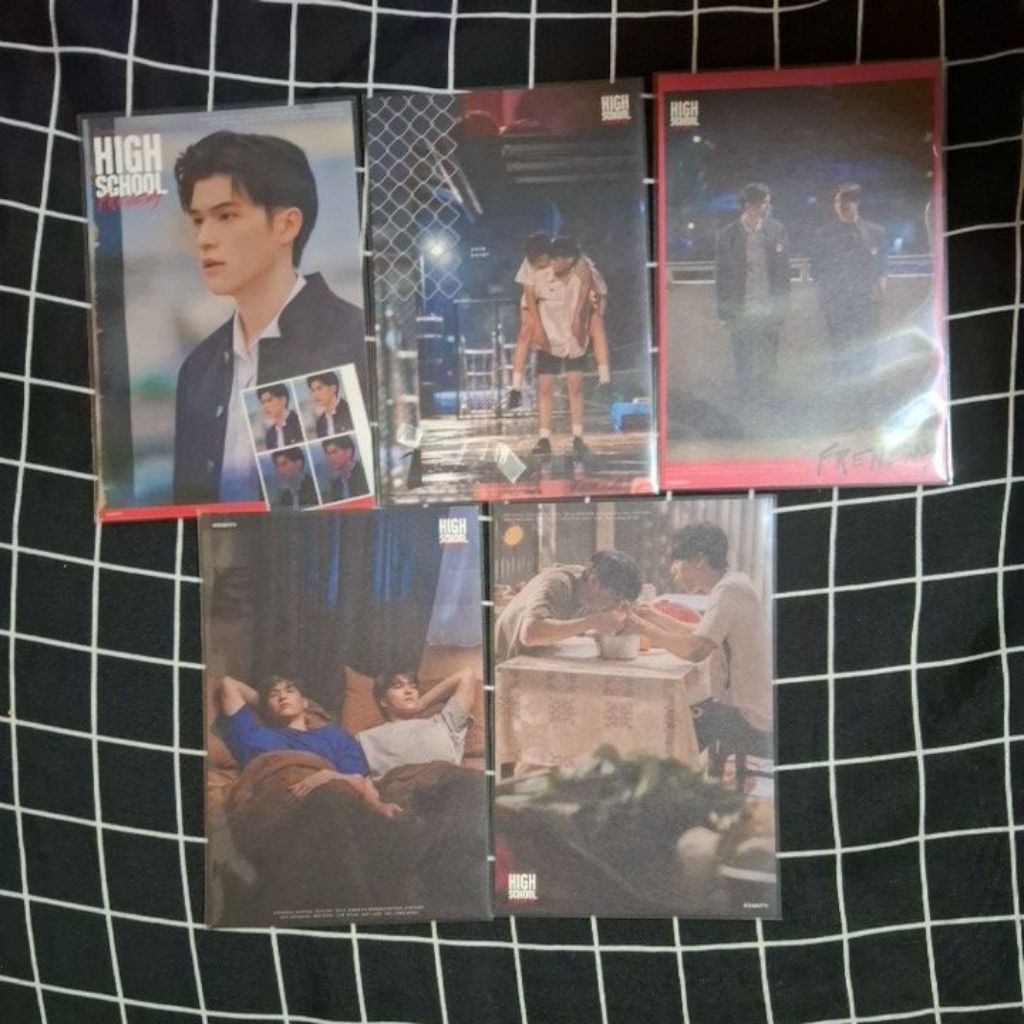 

POSTCARD BOXSET HIGH SCHOOL FRENEMY SKYNANI