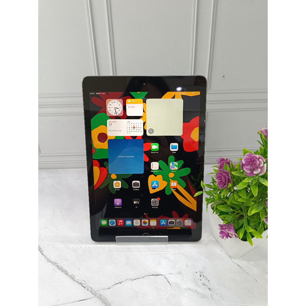 ipad second gen 8  Type A2270 Storage 32 GB & 128 GB Free Case