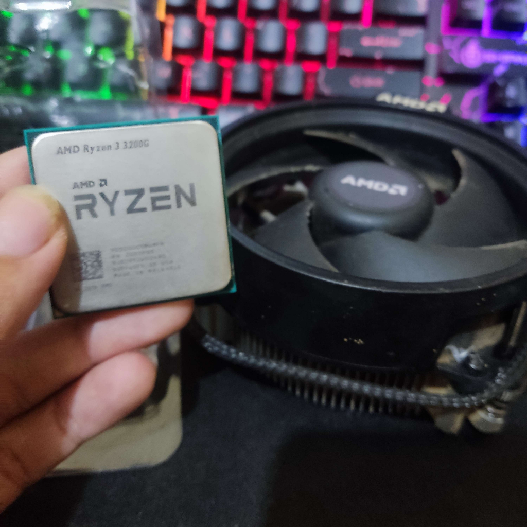 Processor AMD Ryzen 3 3200g Tray with Wraith Stealth Cooler (BEKAS)