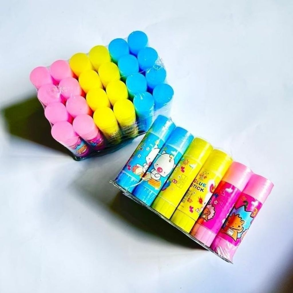 

Lem Stik Warna Warni Karakter Lucu 23gr - 1 Pack Isi 24 Pcs - Lem Kertas Non Toxic Anak Sekolah