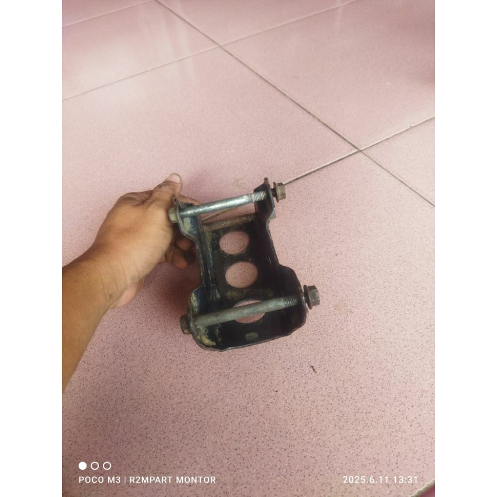 Pangkon mesin dudukan mesin megapro GL max sett baut original