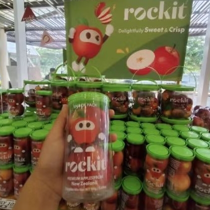 

Buah apel rockit fresh spesial packing isi 2 pcs