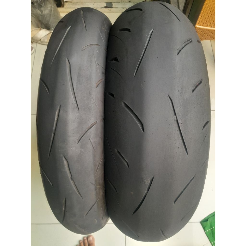 Dunlop roadsport2..120/70+180/55-17