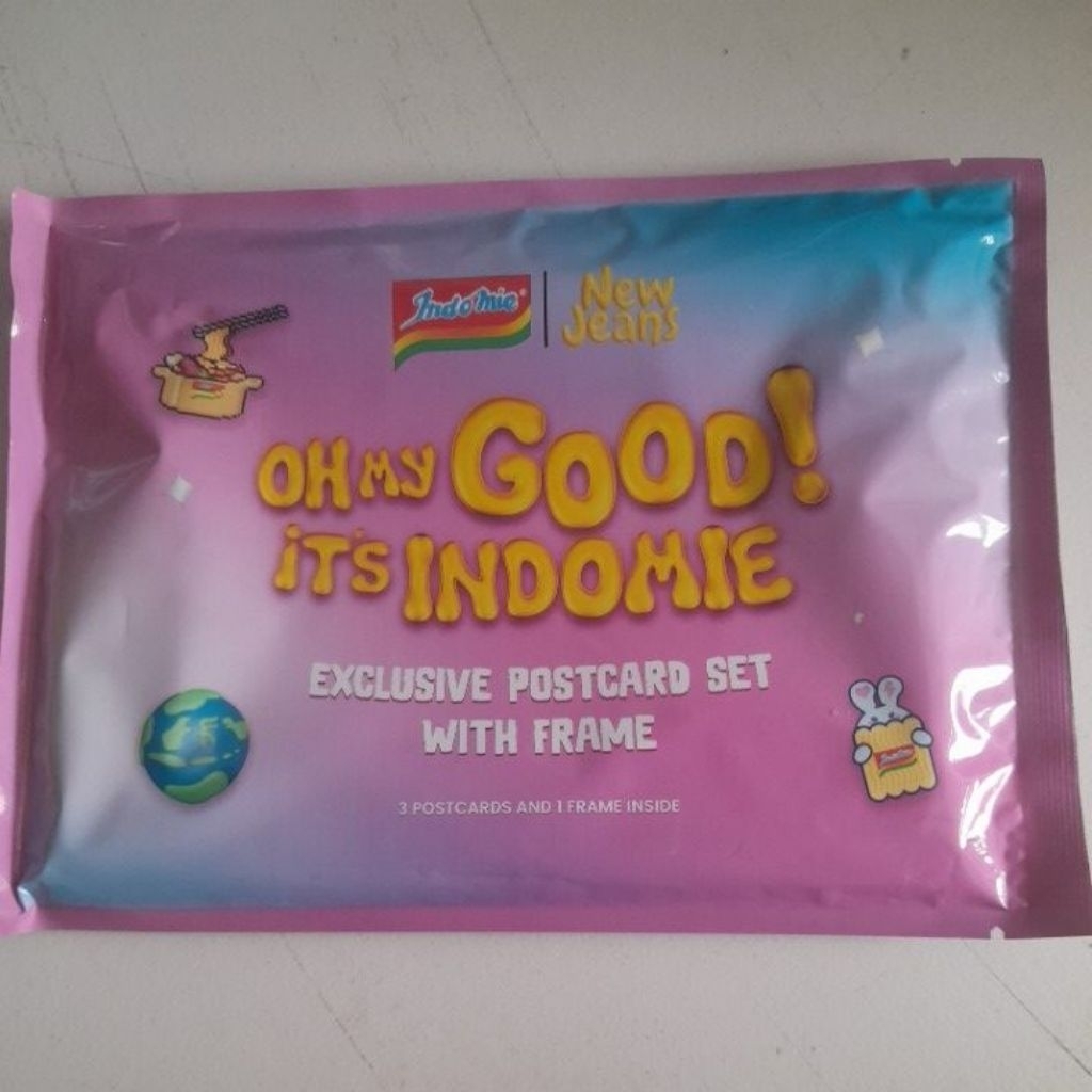

Exclusive poscard set new jeans x indomie