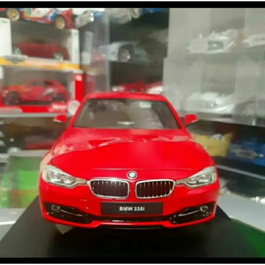 Diecast Welly Skala 1:18  BMW 335i Merah Baru Bukan Bekas Komplit