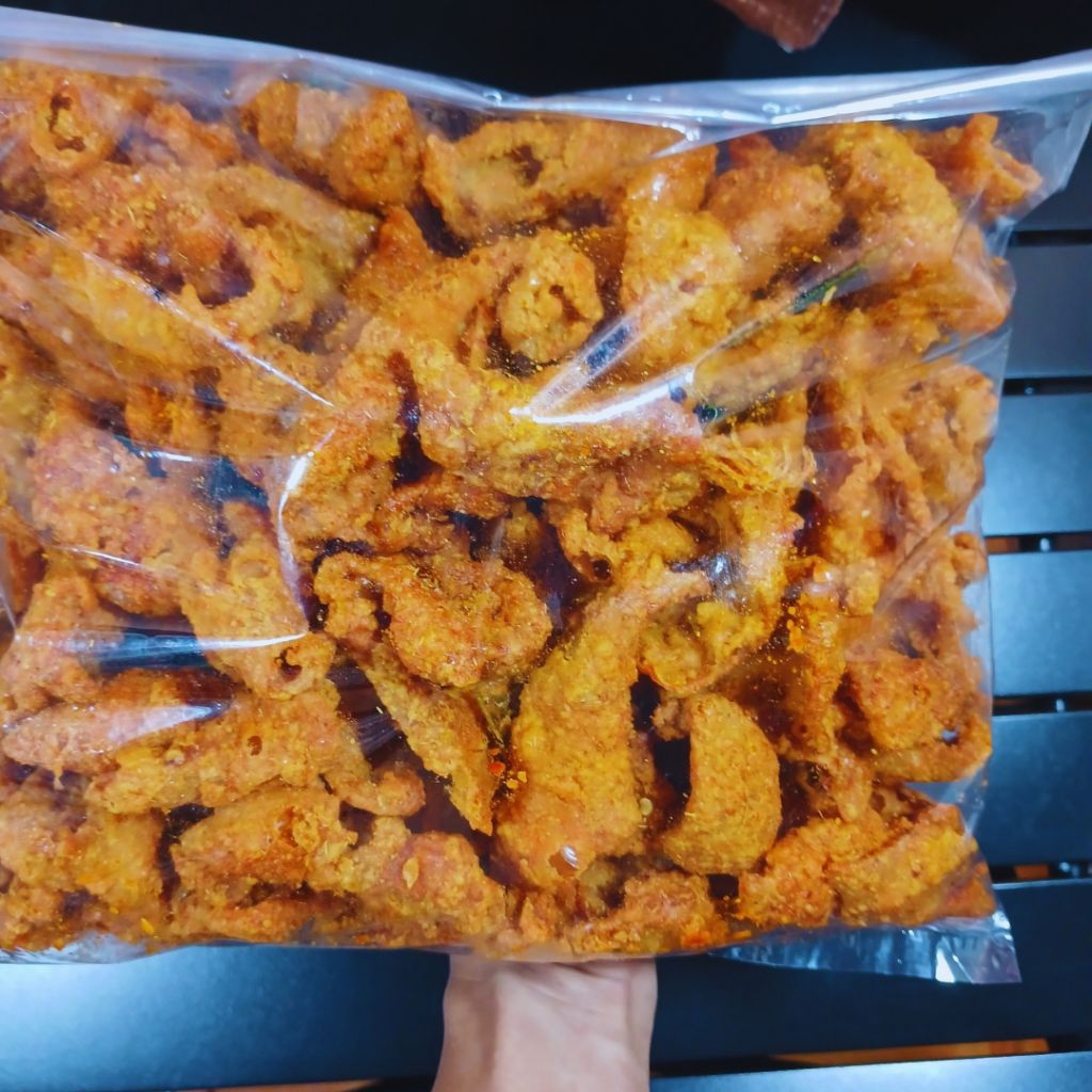 

Kulit Ayam Krispi Pedas Daun Jeruk Kemasan 1kg