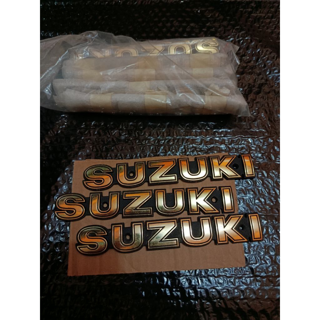 Logo emblem decal tangki tengki bensin suzuki a100 trs Katana Trs118 original