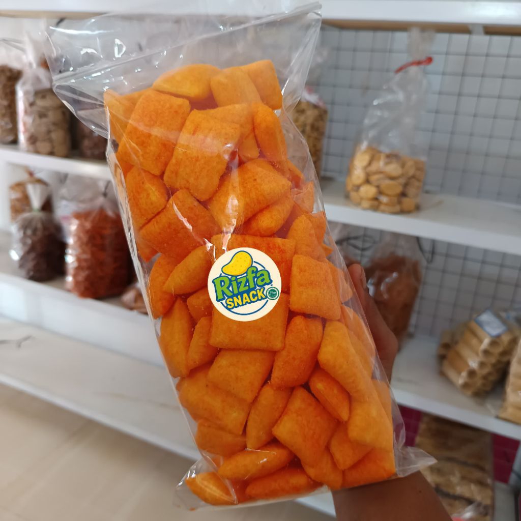 

KUE KOTAK PEDAS RINGAN GURIH, CEMILAN