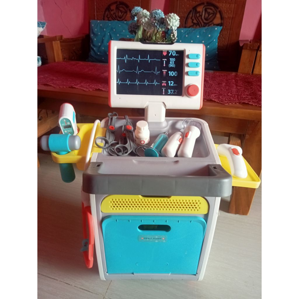 preloved mainan dokter dokteran little actrees